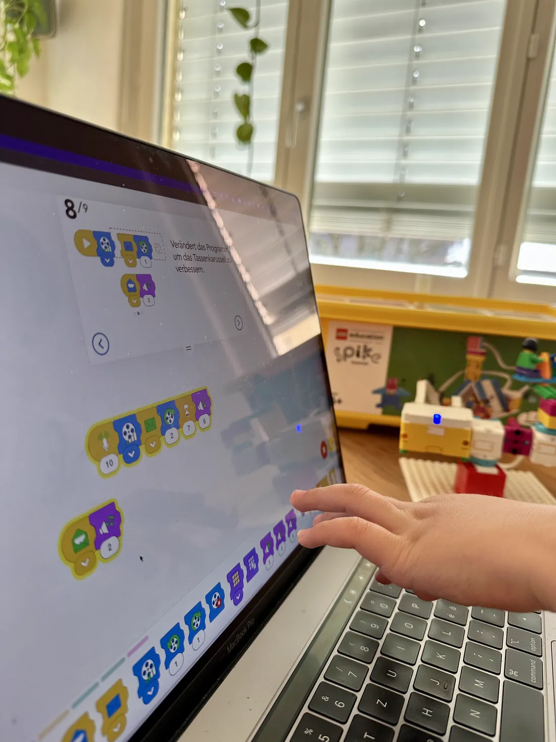 Block Code - Lego Education